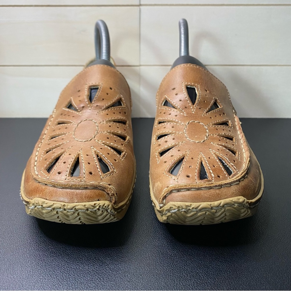 2/$40 Rieker Tan Cut-Out Flats Size 6.5 - Picture 5 of 12